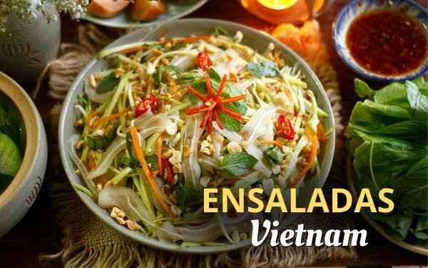 Ensaladas vietnamitas: explora un festín visual en tu viaje