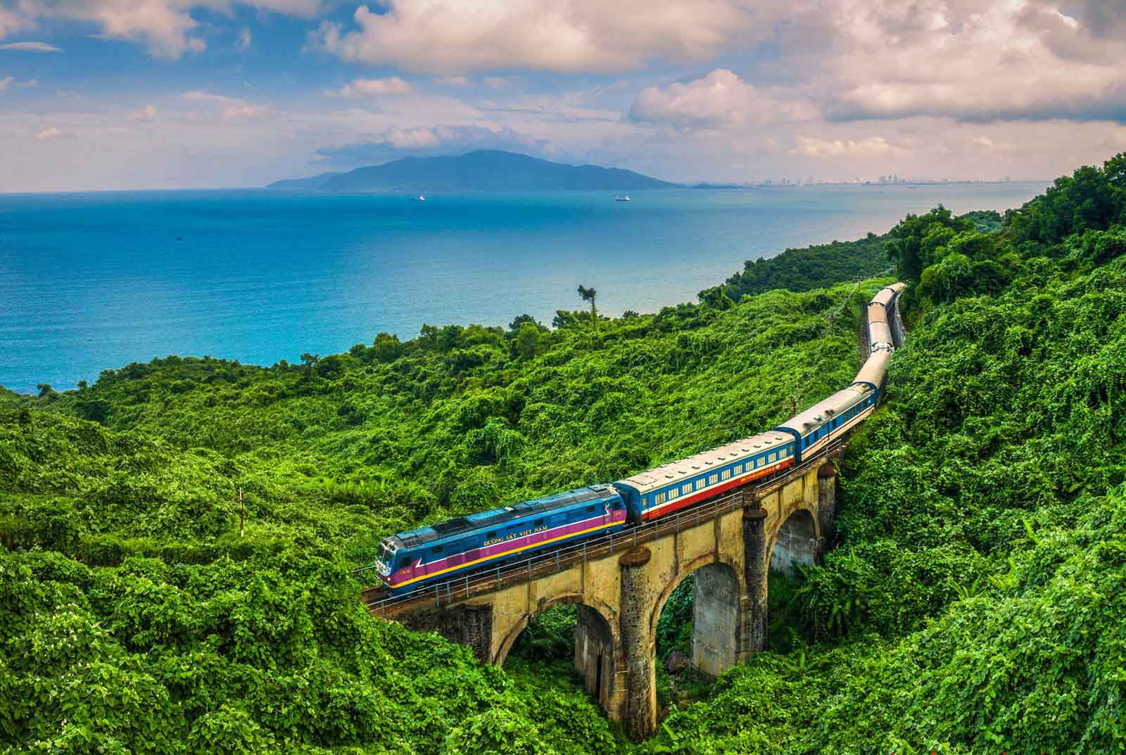 Cómo moverse por Vietnam: guía de transporte 2026
