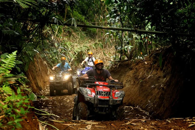 Paseos en vehículos todo terreno y caminatas por la jungla en khao lak