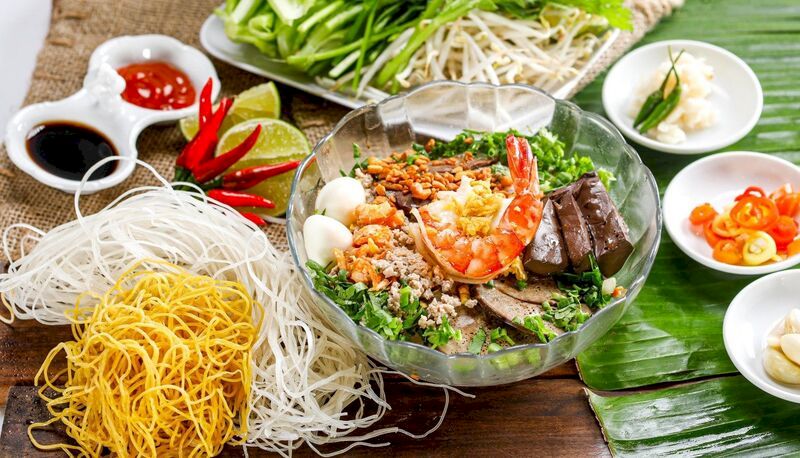 Los ingredientes de un plato de hu tieu son muy diversos