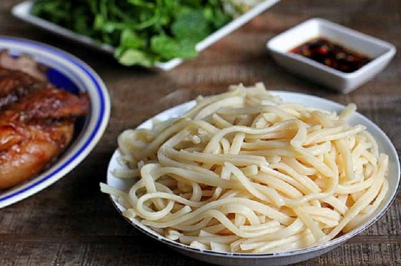 Fideos frescos de cao lầu