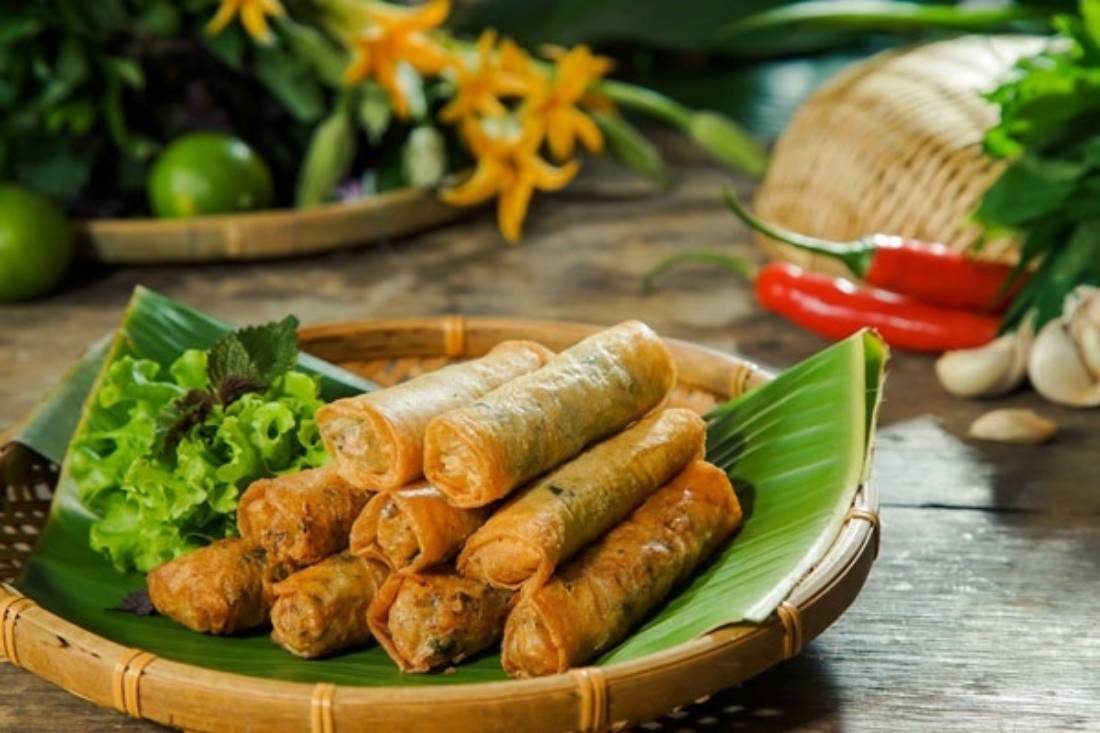 rollitos de primavera en año nuevo en vietnam