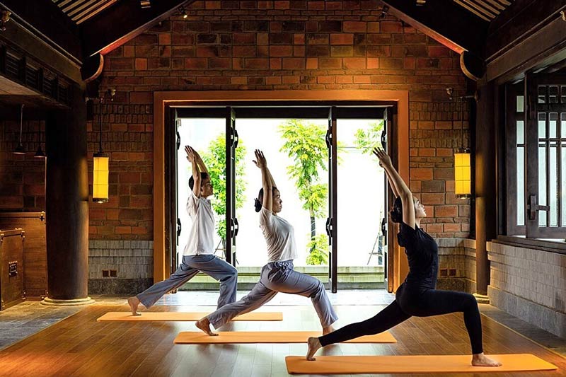 hacer yoga en retiros de bienestar vietnam