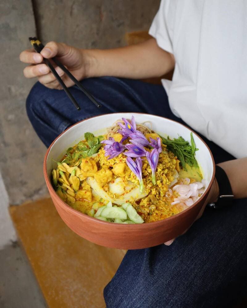 plato nom banh chok de camboya - comida camboyana