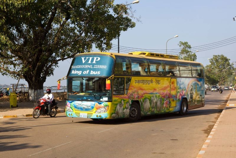 laos o camboya - autobus en laos