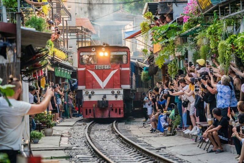 calle del tren de hanoi en vietnam en 15 dias
