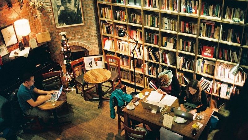cafe en hanoi - tranquil book cafe