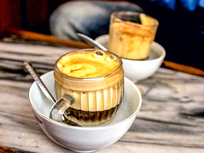 vietnam en enero - cafe con huevo hanoi