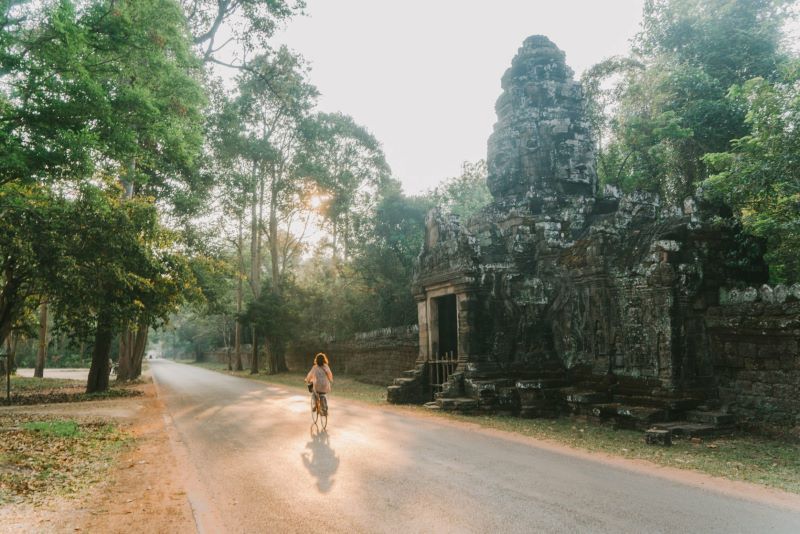 laos o camboya - camino en angkor wat camboya