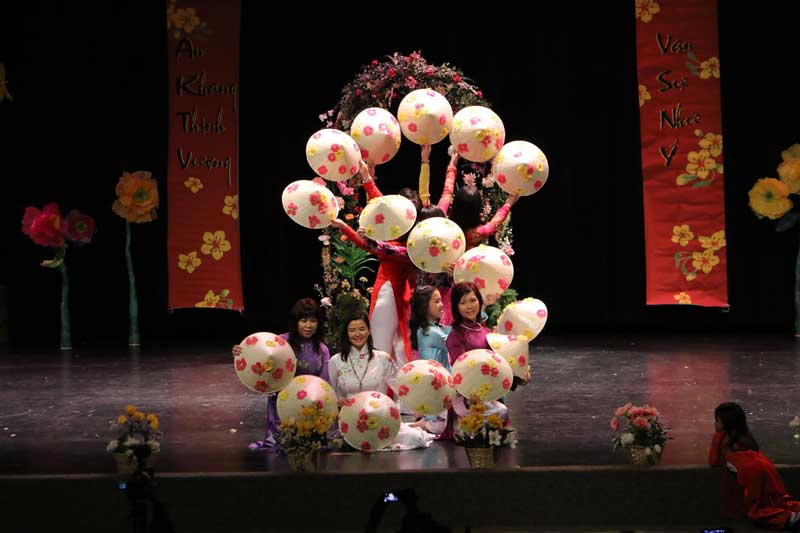 vietnam sombrero - non la - espectaculo de danza tradicional