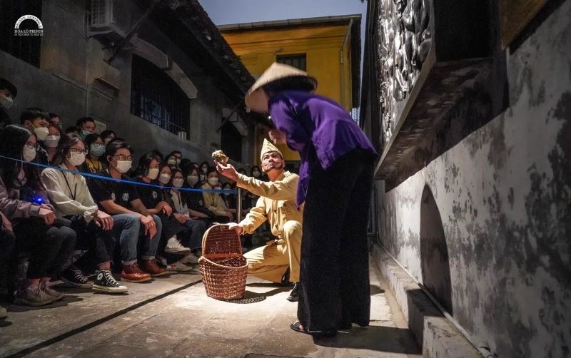 prision hoa lo - hanoi de noche - noche sagrada