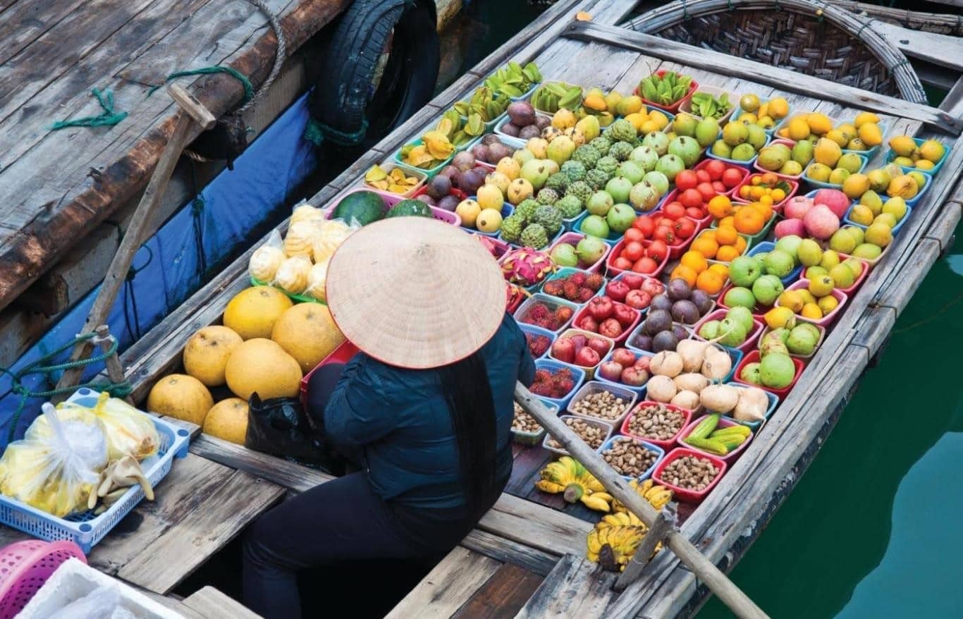 mercado flotante de frutas en delta del mekong
