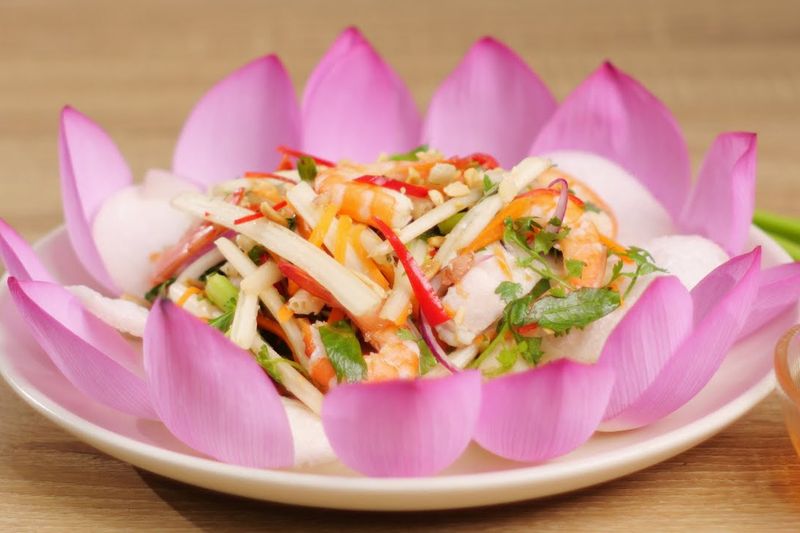 ensaladas vietnamitas de tallos de loto
