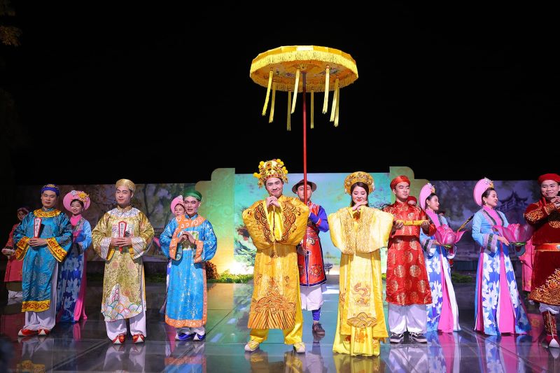 hanoi de noche - ciudadela imperial de thang long