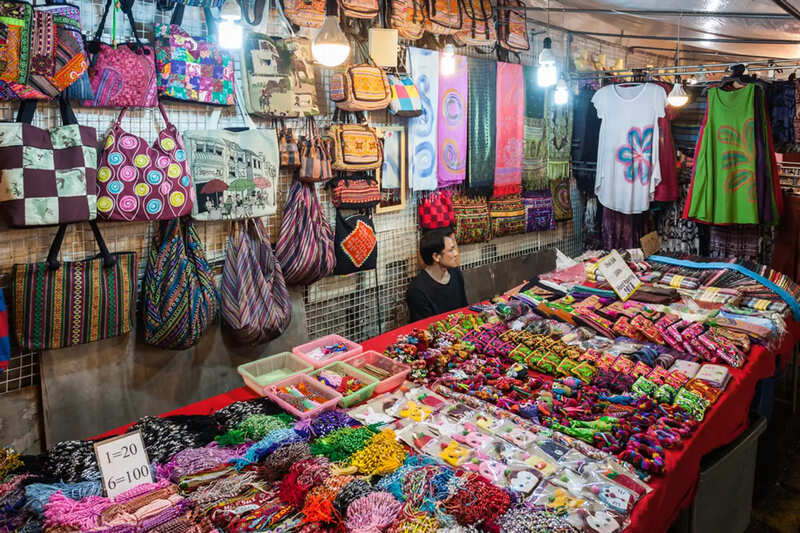 souvernirs en mercado del tren bangkok