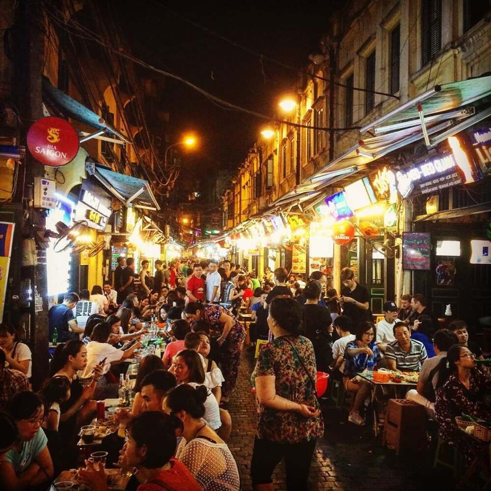 mercado nocturno hanoi calle ta hien