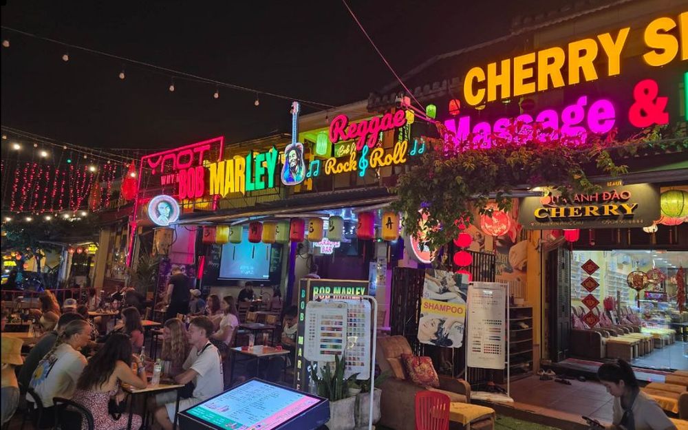 bares en mercado nocturno hoi an