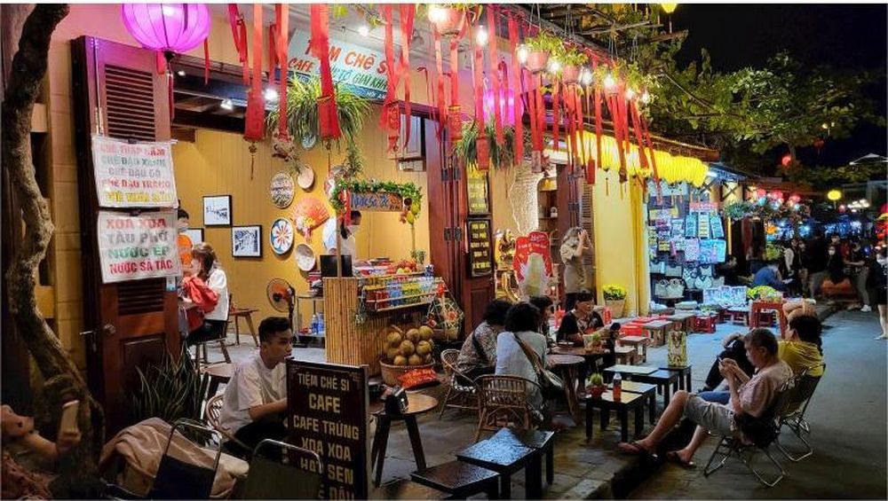 tienda de bebidas en mercado nocturno cong nu ngoc hoa