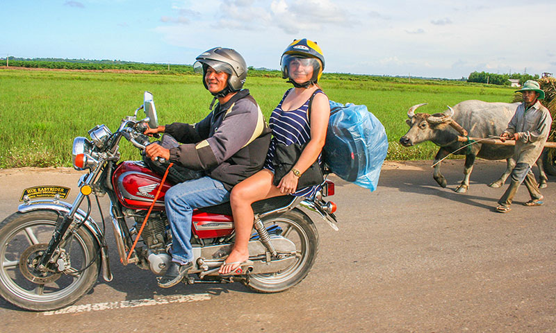 moto taxi Vietnam - turistas en rurales