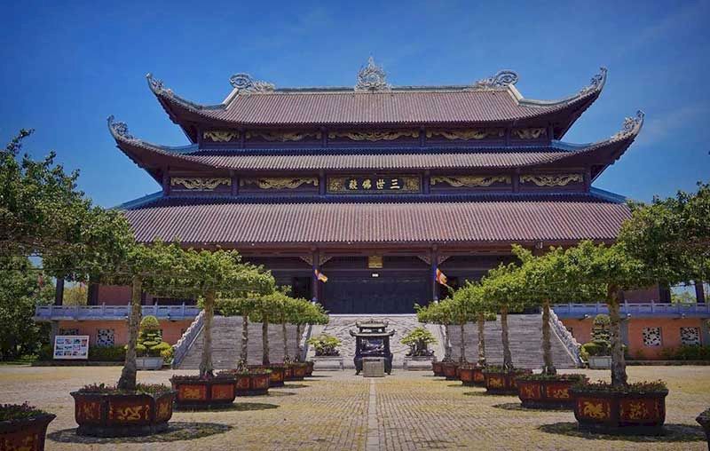 vietnam o laos - pagoda de bai dinh en vietnam