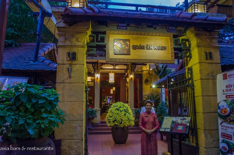 Quan An Ngon - auténtico restaurante vietnamita de comida callejera en Hanoi
