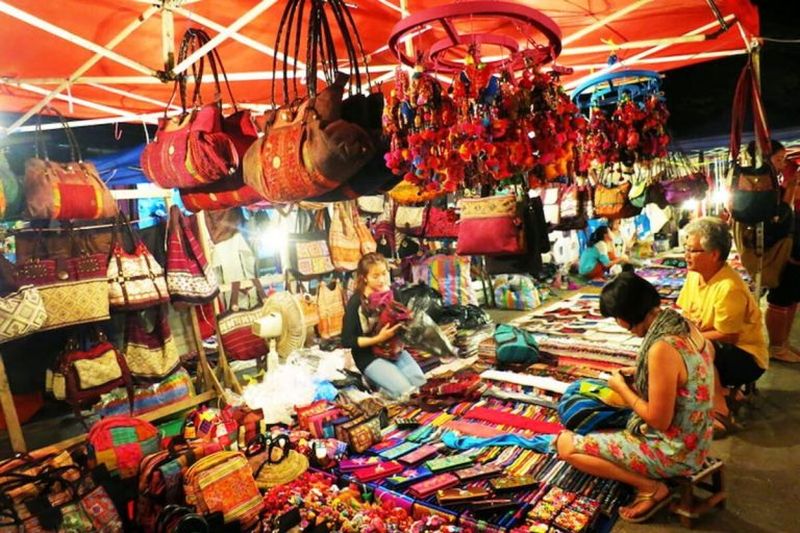 can tho - souvernirs en mercado nocturno tay do