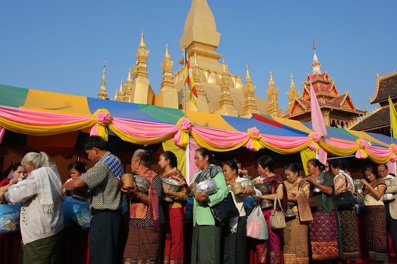 festival de that luang laos en noviembre