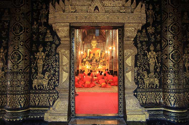 wat xieng thong monjes