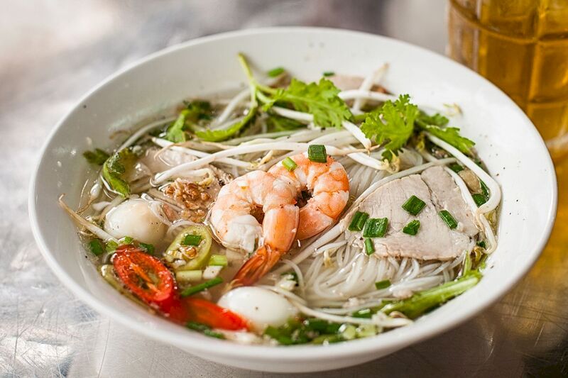 sopa de fideos de camboya - comida camboyana