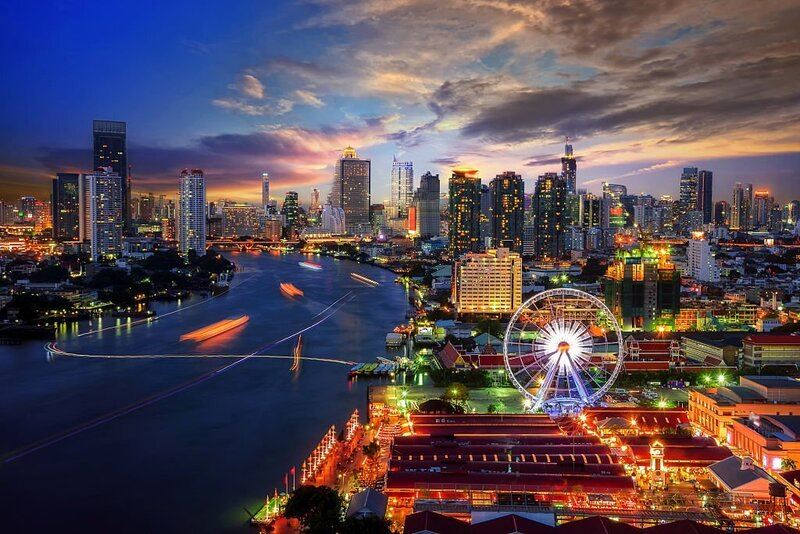Bangkok alberga bulliciosos centros comerciales y zonas de entretenimiento.