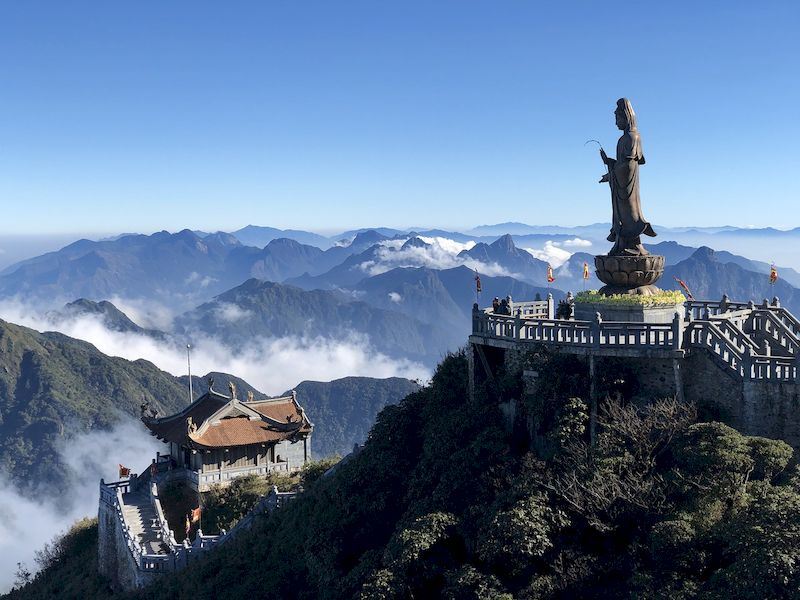 El paisaje maravilloso que se puede disfrutar desde el pico de Fansipan