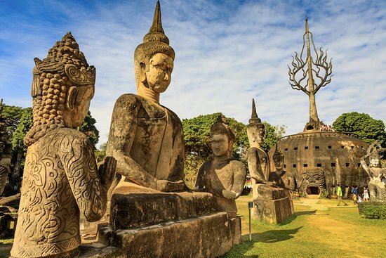 Templos majestuosos y paisajes tranquilos en Laos
