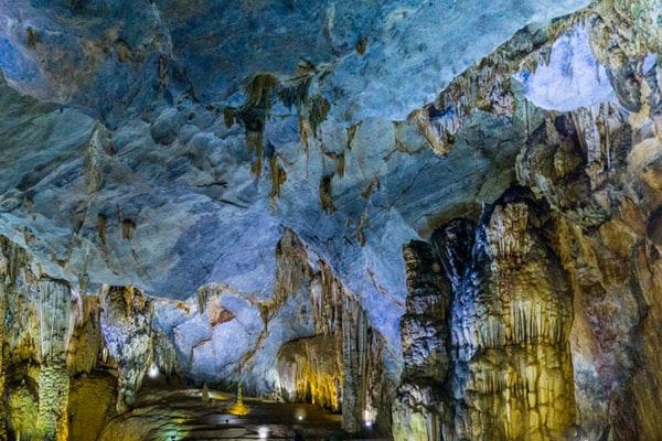 Descubrimiento de las magníficas grutas.